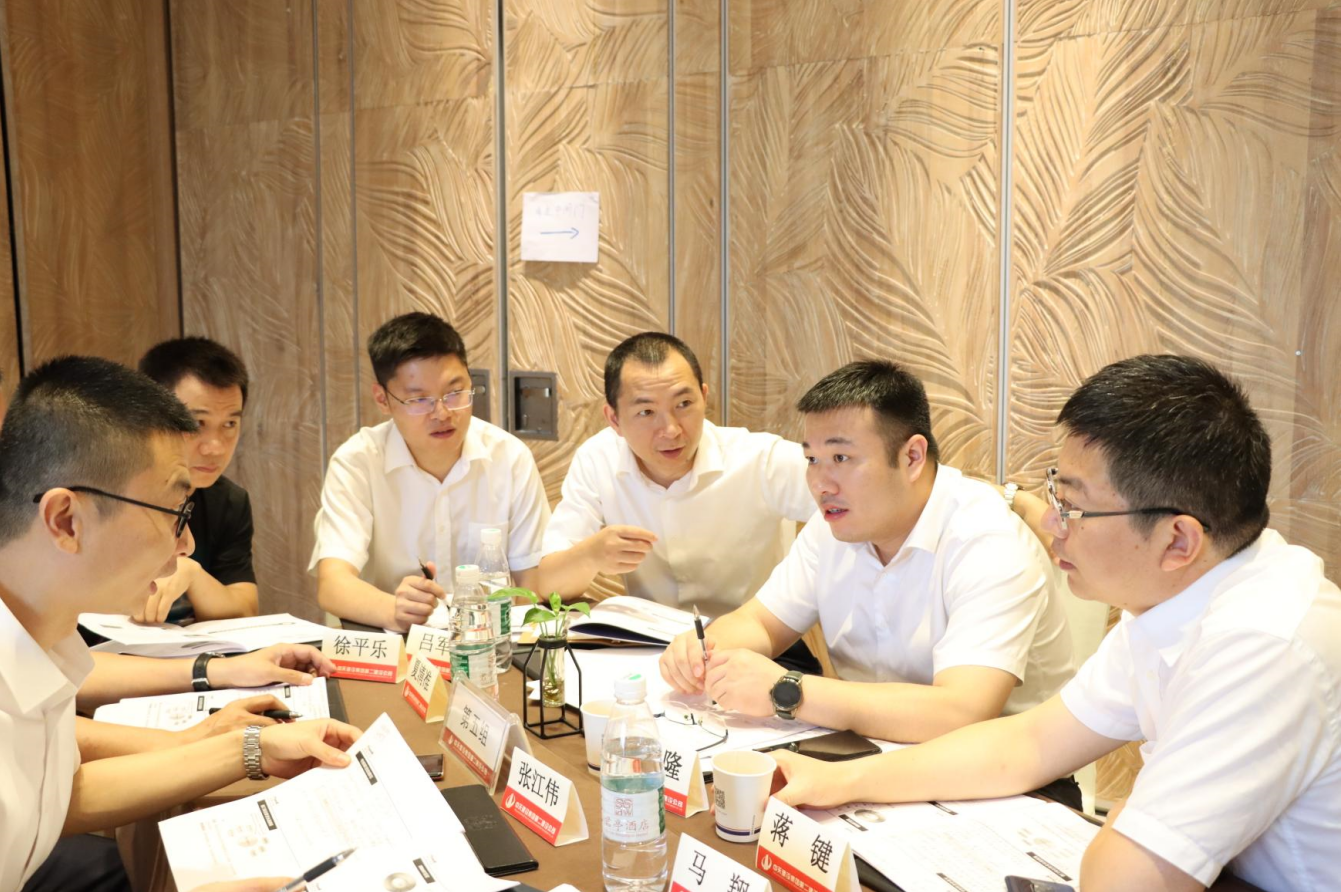 2021年6月25日-26日，太阳成集团tyc151cc二建组织开展了2021年中高层主管执行力培训。本次培训特邀清华、北大、上海交大总裁班讲师，中国企业家协会特聘高级讲师许晋老师进行授课。